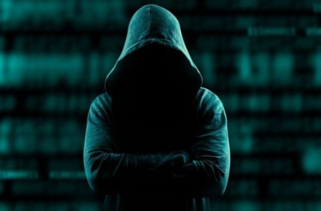 Echipa lui Hillary Clinton respinge afirmatiile hackerului roman Guccifer