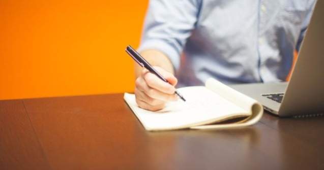 De ce toate capacele de pix au un orificiu in partea superioara?