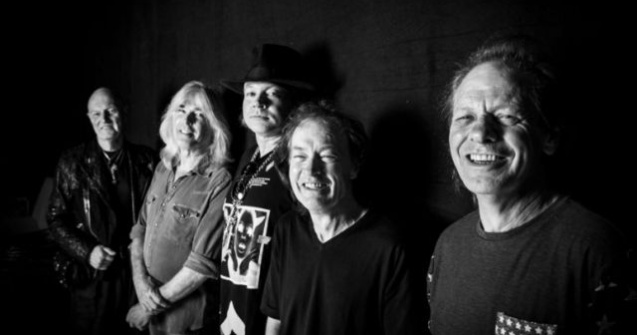  Video  Cum suna "noul" AC/DC? Axl Rose, surprins la repetitii