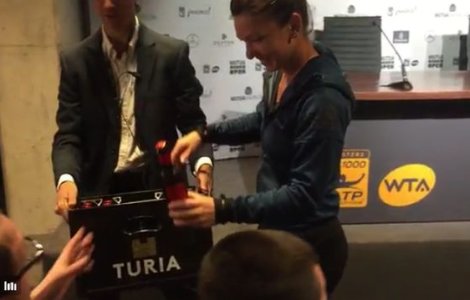 Halep a impartit bere jurnalistilor de la Madrid, dupa calificarea in finala