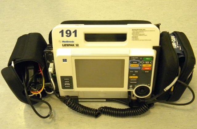 Doctorul Serban Bradisteanu: Un defibrilator i-ar fi salvat viata fotbalistului