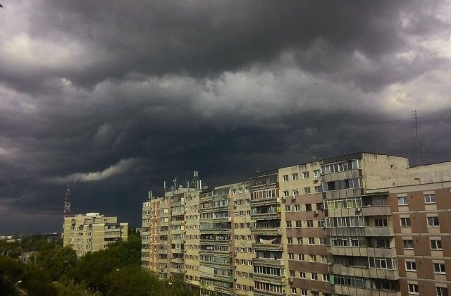 Cod galben de vant si grindina pentru Bucuresti si cinci judete