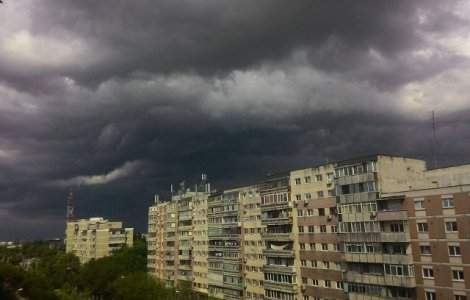 Cod galben de vant si grindina pentru Bucuresti si cinci judete