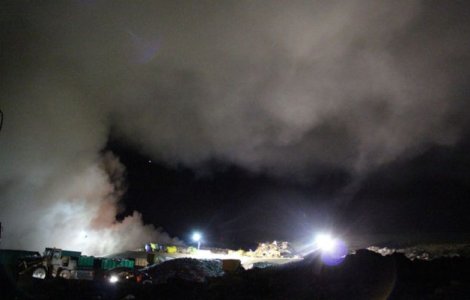 Cluj: Incendiu la rampa de gunoi de la Pata Rat, focul arde de peste 16 ore