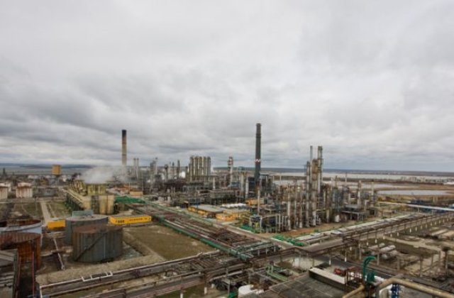 Dosarul "Rompetrol II", sechestru de trei miliarde de lei la rafinaria Petromidia