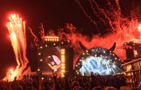  Video  AC/DC cu AXL Rose sunt inca AC/DC