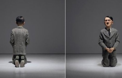 Adolph Hitler in genunchi, in pozitie de rugaciune: Statuia a fost vanduta pentru 15 milioane de euro