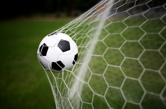 95 de schimbari in regulile jocului de fotbal incepand din 1 iunie 2016