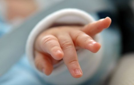 Criza de vaccin Hexacima: Mii de bebelusi nu pot fi imunizati