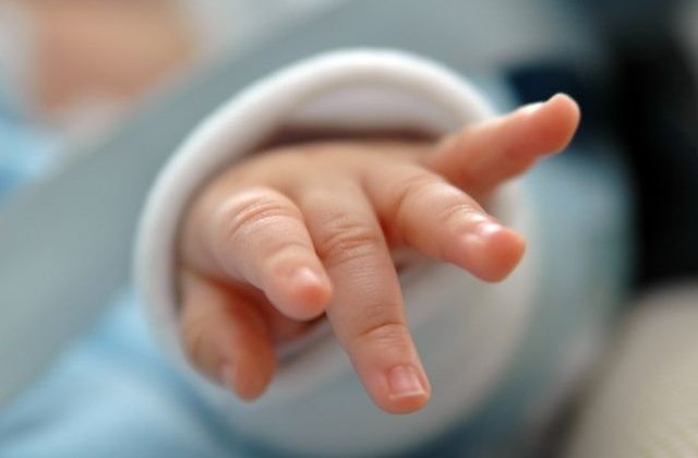 Criza de vaccin Hexacima: Mii de bebelusi nu pot fi imunizati