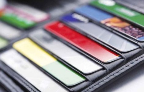 Poti sa faci retrageri de pana la 200 de lei de pe card, la magazine