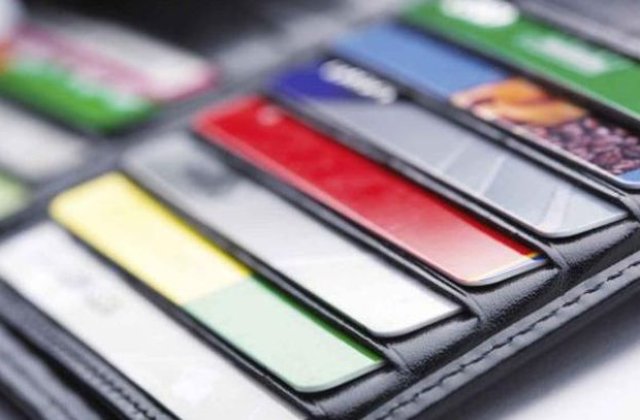 Poti sa faci retrageri de pana la 200 de lei de pe card, la magazine