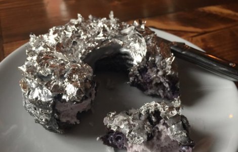  Foto  Americanii mananca gogosi cu crema de PLATINA