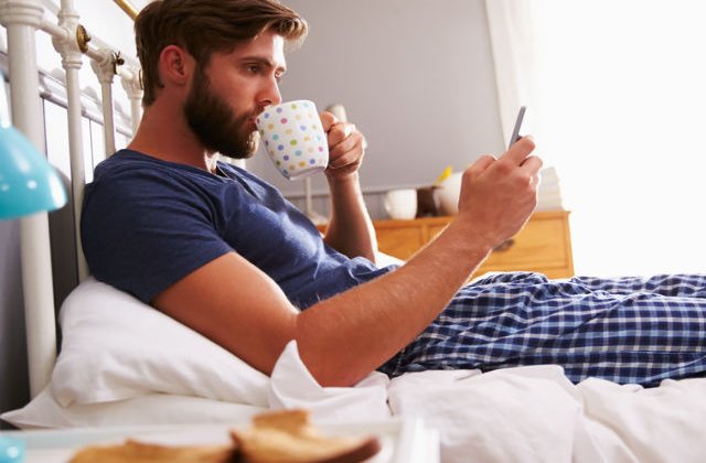 Studiu: Cititul pe ecran iti poate afecta modul de gandire