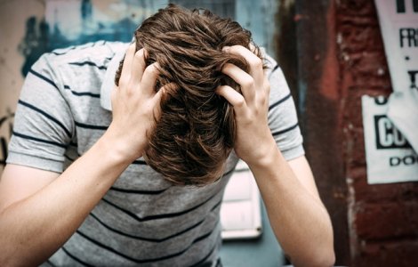 Un barbat a incercat sa-si ia viata, datorita studiilor religioase