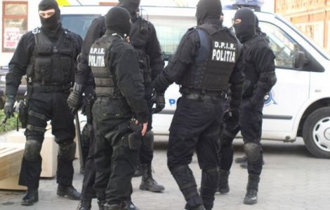 Mai multi angajati de la fabrica companiei Hexi Pharma sunt audiati