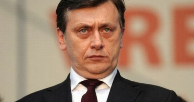 Fostul presedinte al PNL, Crin Antonescu, audiat la DNA Ploiesti