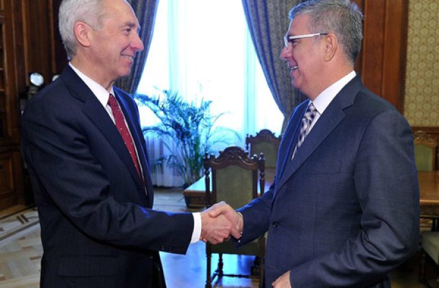 Ambasadorul SUA, Hans Klemm, in vizita la Valeriu Zgonea