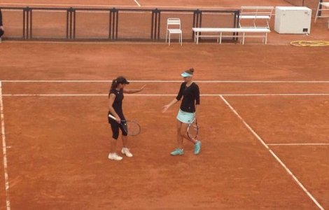 Dublul Irina Begu/Monica Niculescu s-a calificat in semifinalele turneului WTA de la Roma