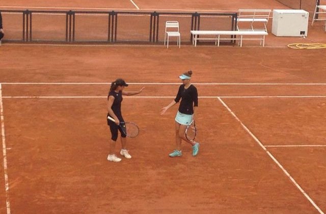 Dublul Irina Begu/Monica Niculescu s-a calificat in semifinalele turneului WTA de la Roma