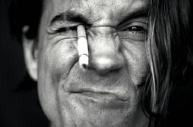 Anthony Kiedis, solistul trupei Red Hot Chili Peppers, a fost transportat de urgenta la spital