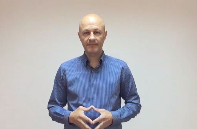 [VIDEO] Un candidat independent la Primaria Ploiesti a intrat in greva foamei