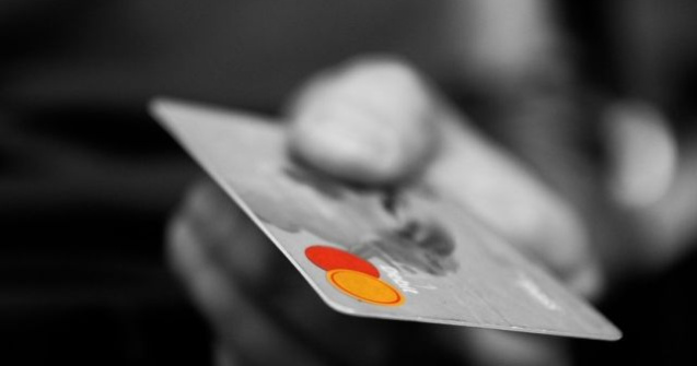 Comerciantii cu afaceri de peste 10 mii de euro pe an vor fi obligati sa accepte plata cu cardul
