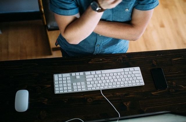 Dependenta de tehnologie, in continua crestere. Ce ar face un om pentru a ramane online