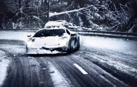 Unde poti sa mergi cu un Lamborghini? Ei bine, pe un munte de zapada!