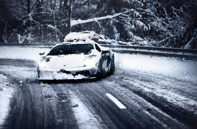 Unde poti sa mergi cu un Lamborghini? Ei bine, pe un munte plin de zapada!