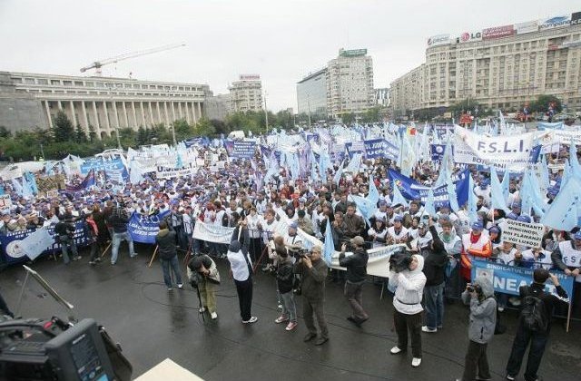 15.000 de profesori vor iesi in strada de 1 iunie