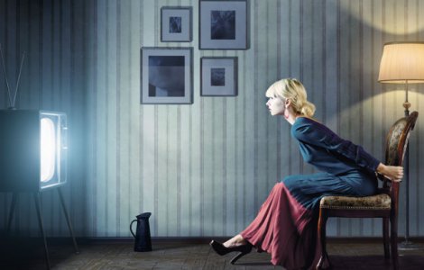 Petrecem mai mult timp uitandu-ne la seriale decat cu prietenii