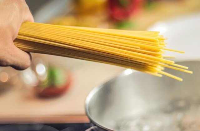 Top 6 greseli SURPRINZATOARE pe care le faci de fiecare data cand gatesti paste