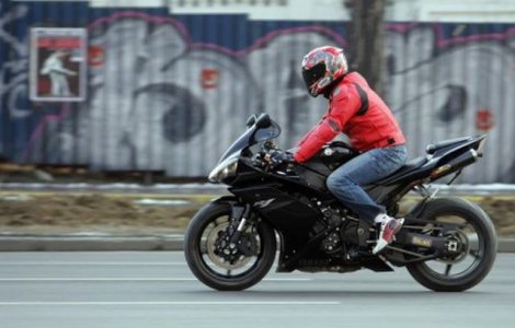 Accident in fata Tribunalului Bucuresti. Un motociclist a fost ranit