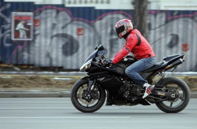 Accident in fata Tribunalului Bucuresti. Un motociclist a fost ranit