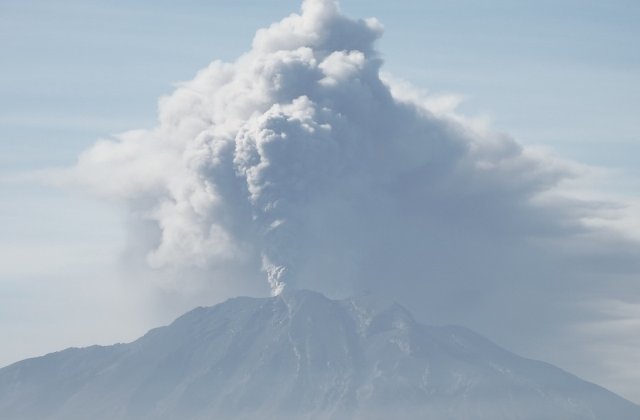 Vulcanul Sinabung din Indonezia a erupt! Cel putin sapte persoane au murit