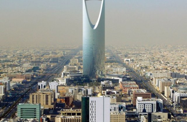 Amenda de 165.000 de lei si expatriata pentru ca a verificat telefonul sotului