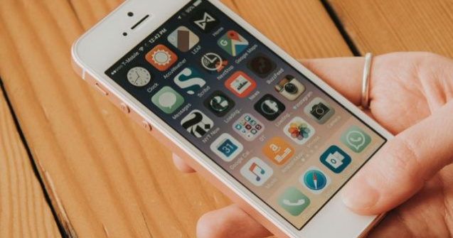 Apple a recunoscut ca pretul iPhone este prea ridicat