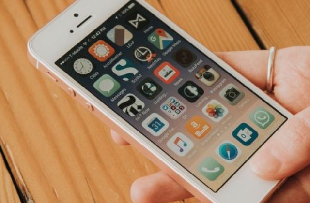 Apple a recunoscut ca pretul iPhone este prea ridicat