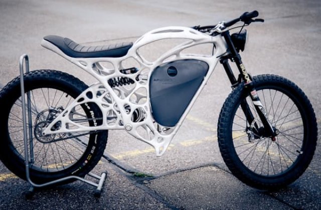 Airbus a prezentat o motocicleta electrica, imprimata 3D