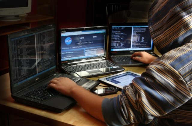 Un grup de hackeri a furat 12,7 milioane de dolari dintr-o retea de ATM-uri in doar doua ore