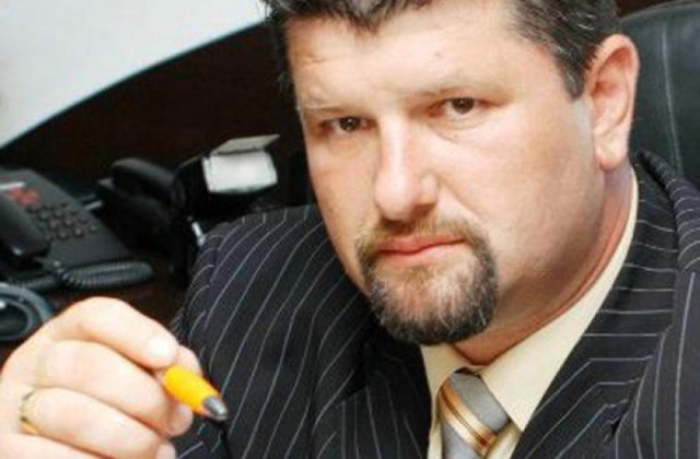 Primarul unei comune argesene, retinut dupa ce a dat 50 de lei pe un vot