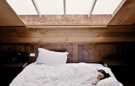 Recomandarile nutritionistilor: Bauturile si alimentele care combat insomnia