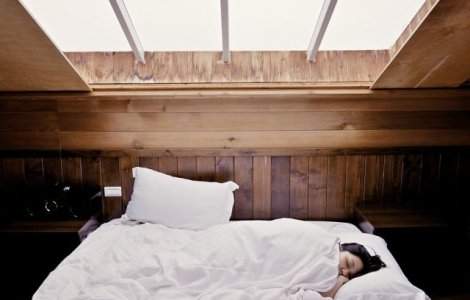 Recomandarile nutritionistilor: Bauturile si alimentele care combat insomnia