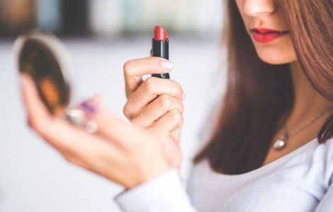 Studiu: Machiajul poate imbunatati starea de sanatate