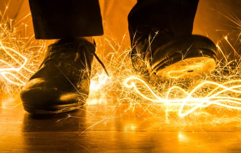  Video  Un barbat a alergat atat de tare incat adidasii sai au luat foc