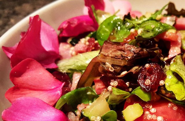 Fantezie in farfurie: 5 preparate delicioase cu flori, pe care sa le incerci in luna mai