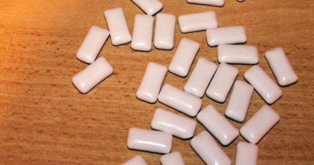  Video  Ce se intampla in corp dupa ce inghiti o guma de mestecat