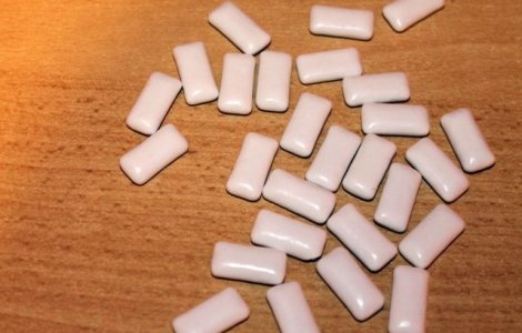  Video  Ce se intampla in corp dupa ce inghiti o guma de mestecat