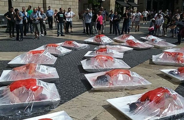[VIDEO] S-au transformat in carne umana pentru a protesta impotriva exploatarii animalelor